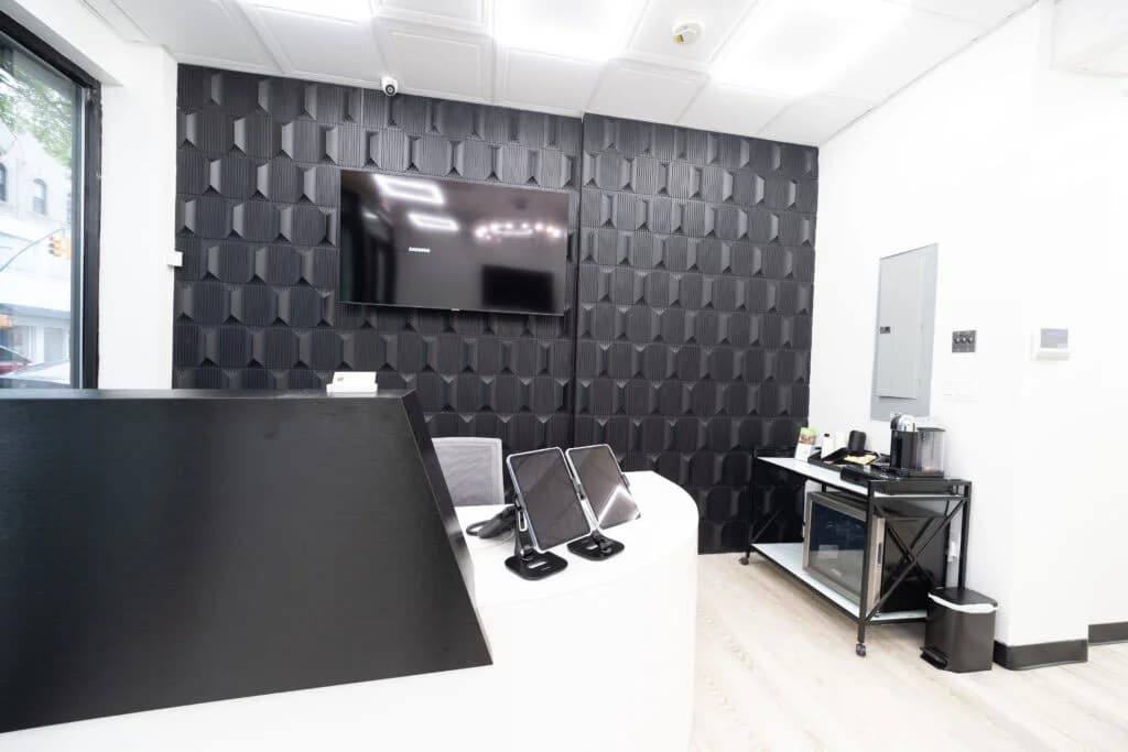 photo-modern-dental-reception-desk-with-wall-mounted-screen-and-coffee-station